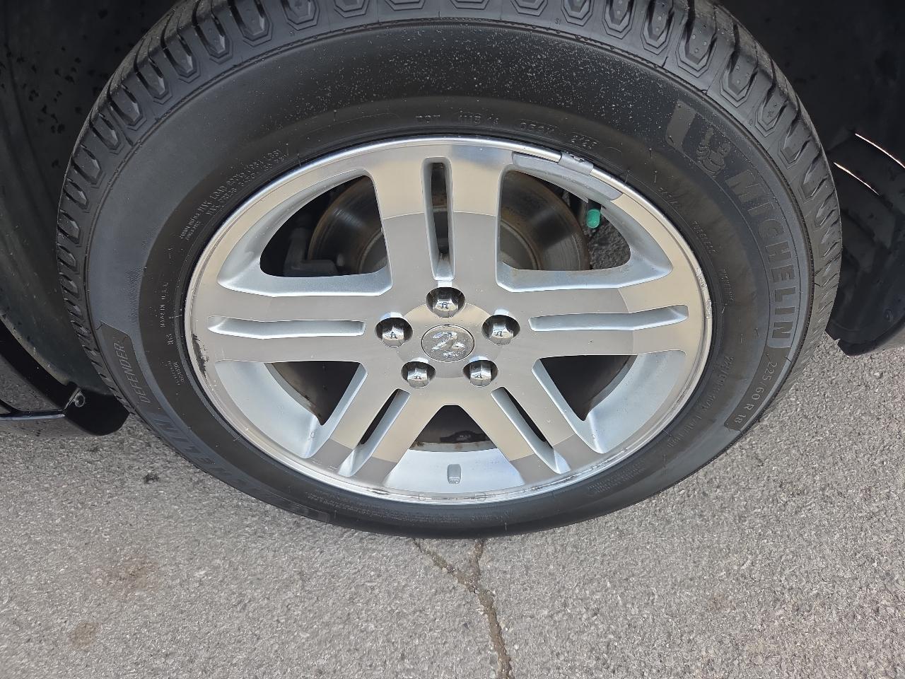 Dodge Charger 4dr Sdn RWD 2006