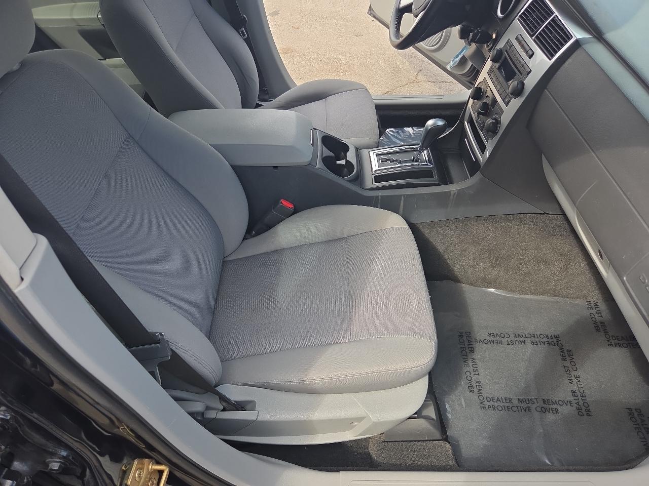 Dodge Charger 4dr Sdn RWD 2006