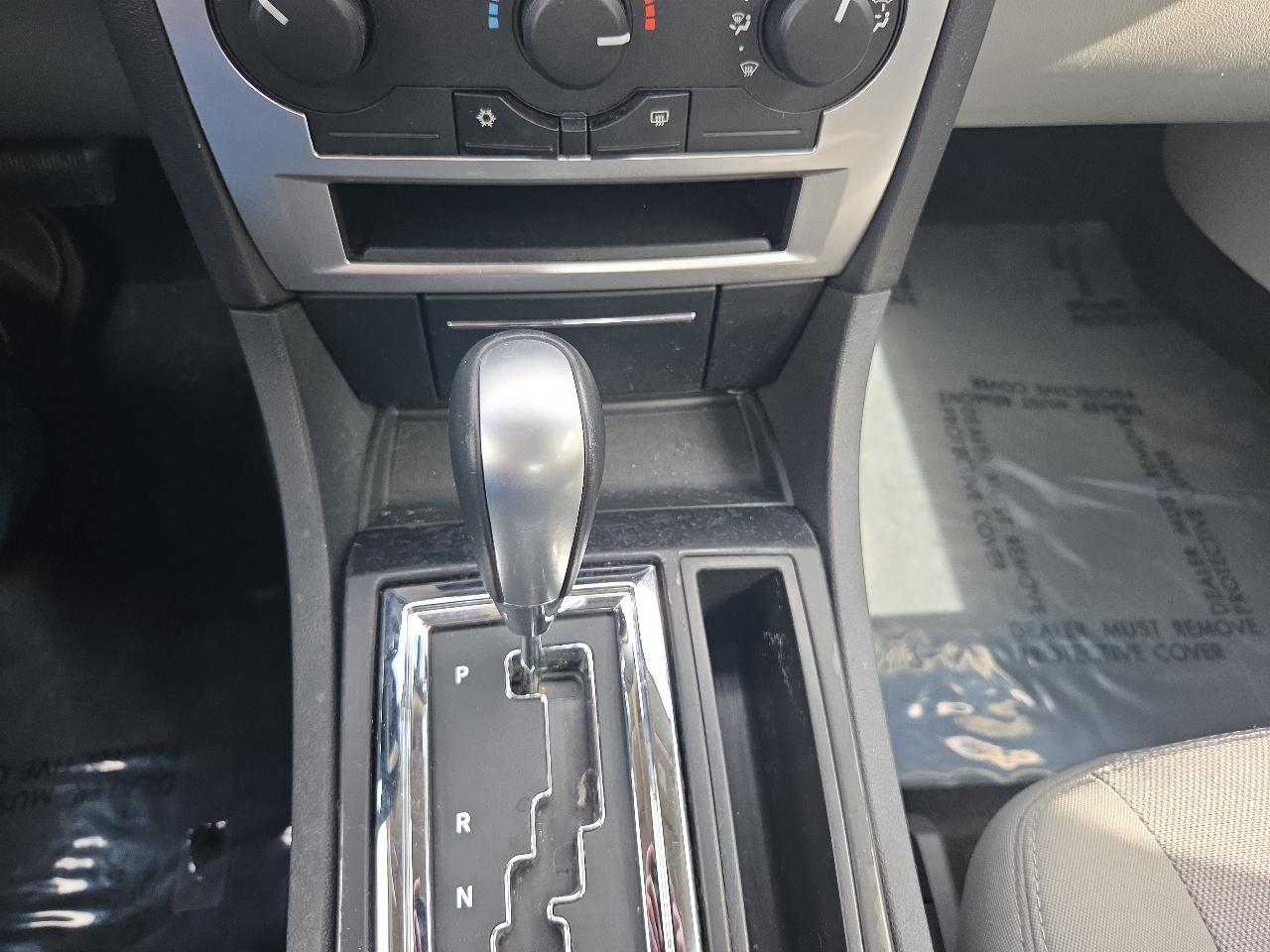 Dodge Charger 4dr Sdn RWD 2006