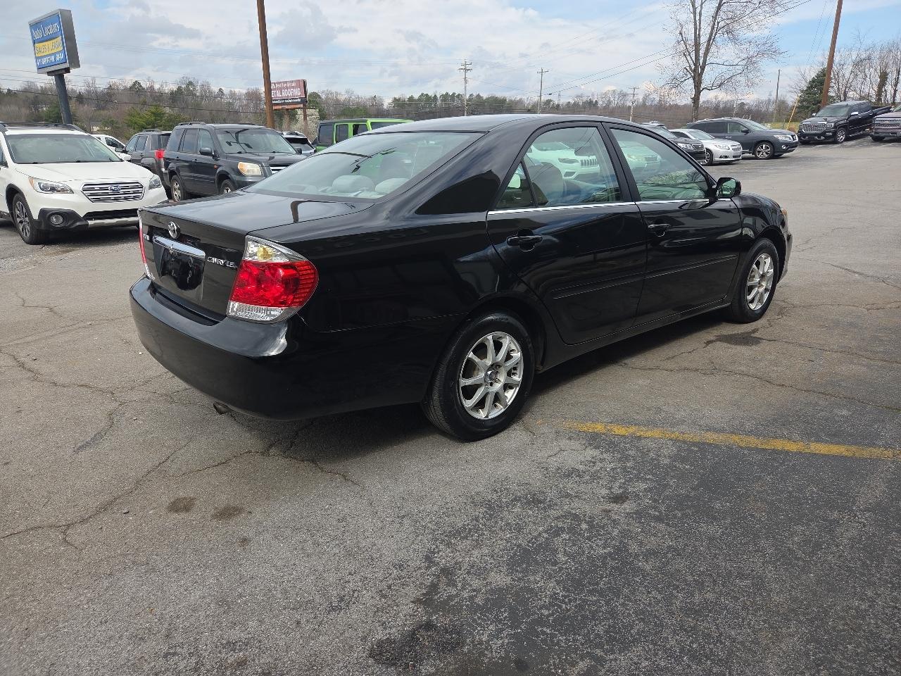 Toyota Camry 4dr Sdn XLE Auto (Natl) 2005