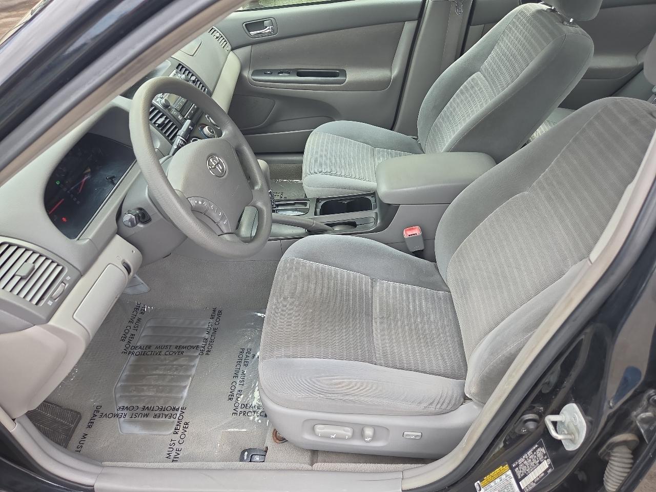 Toyota Camry 4dr Sdn XLE Auto (Natl) 2005