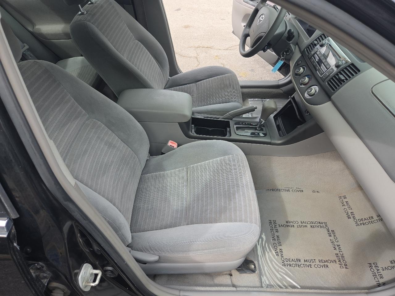 Toyota Camry 4dr Sdn XLE Auto (Natl) 2005