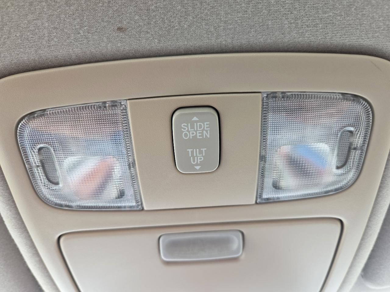 Toyota Camry 4dr Sdn XLE Auto (Natl) 2005