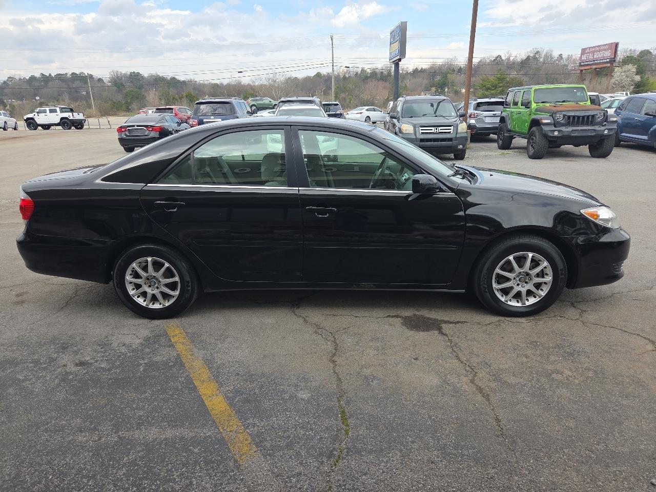 Toyota Camry 4dr Sdn XLE Auto (Natl) 2005