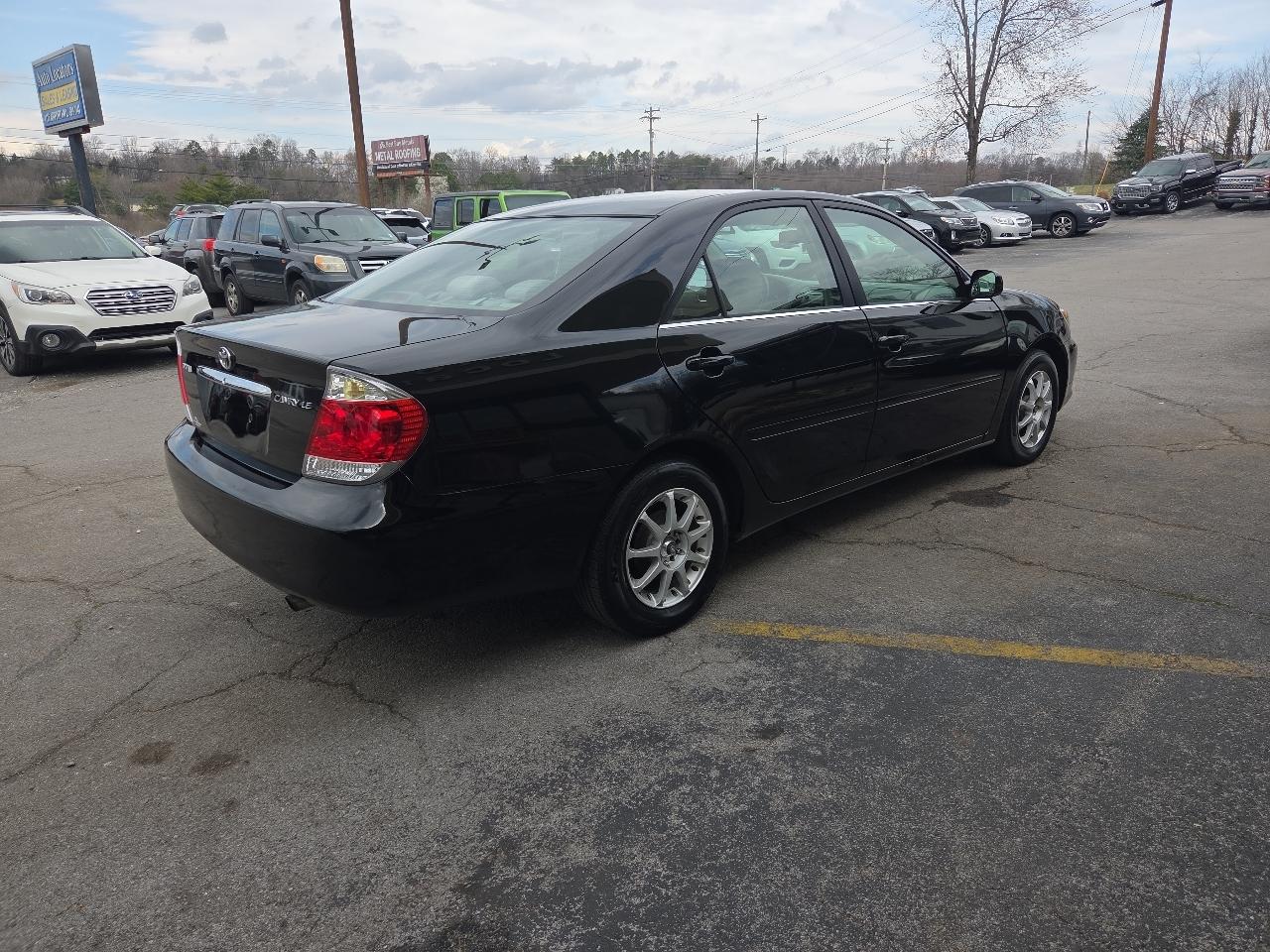 Toyota Camry 4dr Sdn XLE Auto (Natl) 2005