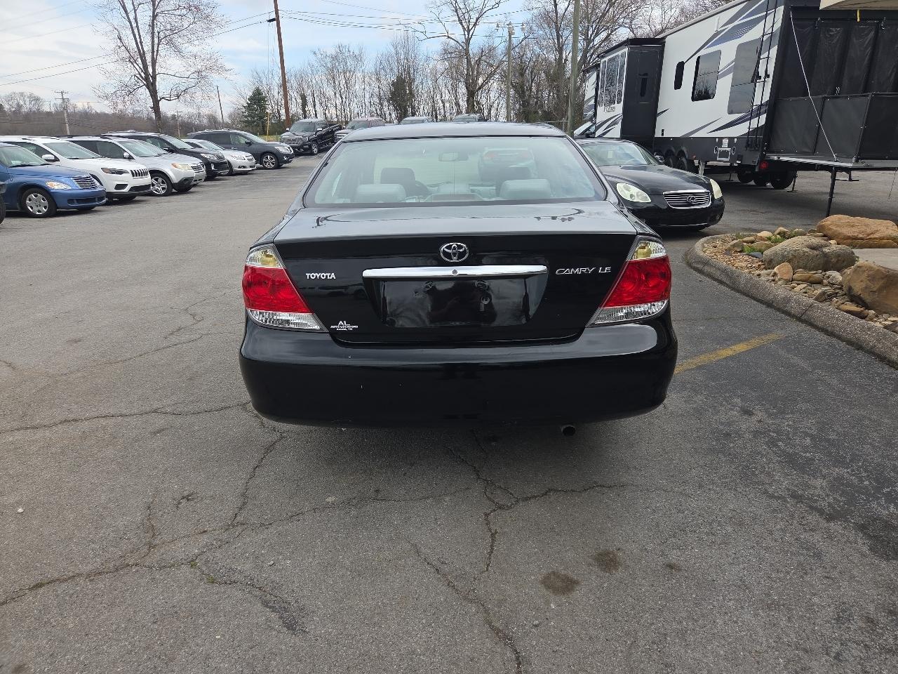 Toyota Camry 4dr Sdn XLE Auto (Natl) 2005
