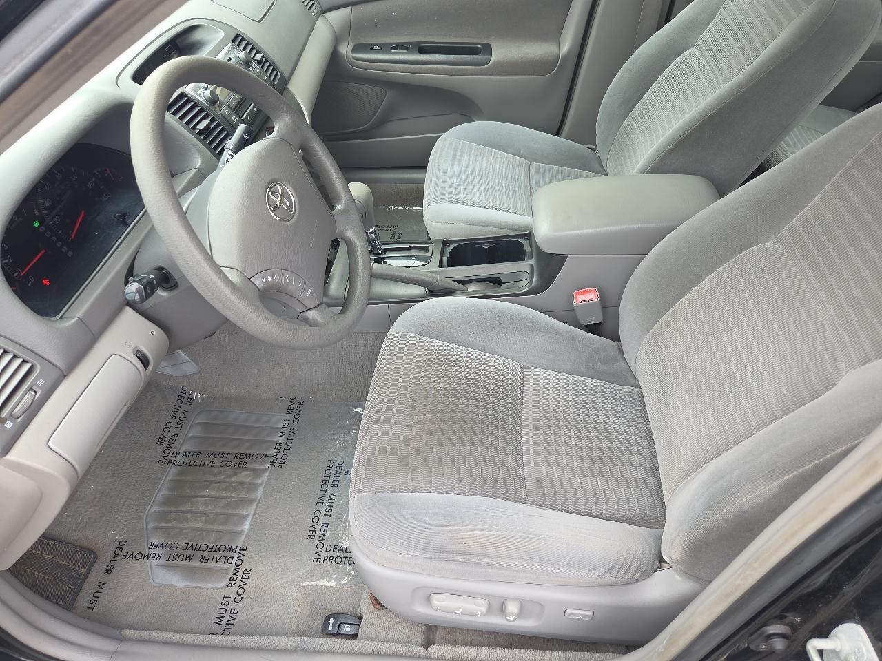 Toyota Camry 4dr Sdn XLE Auto (Natl) 2005