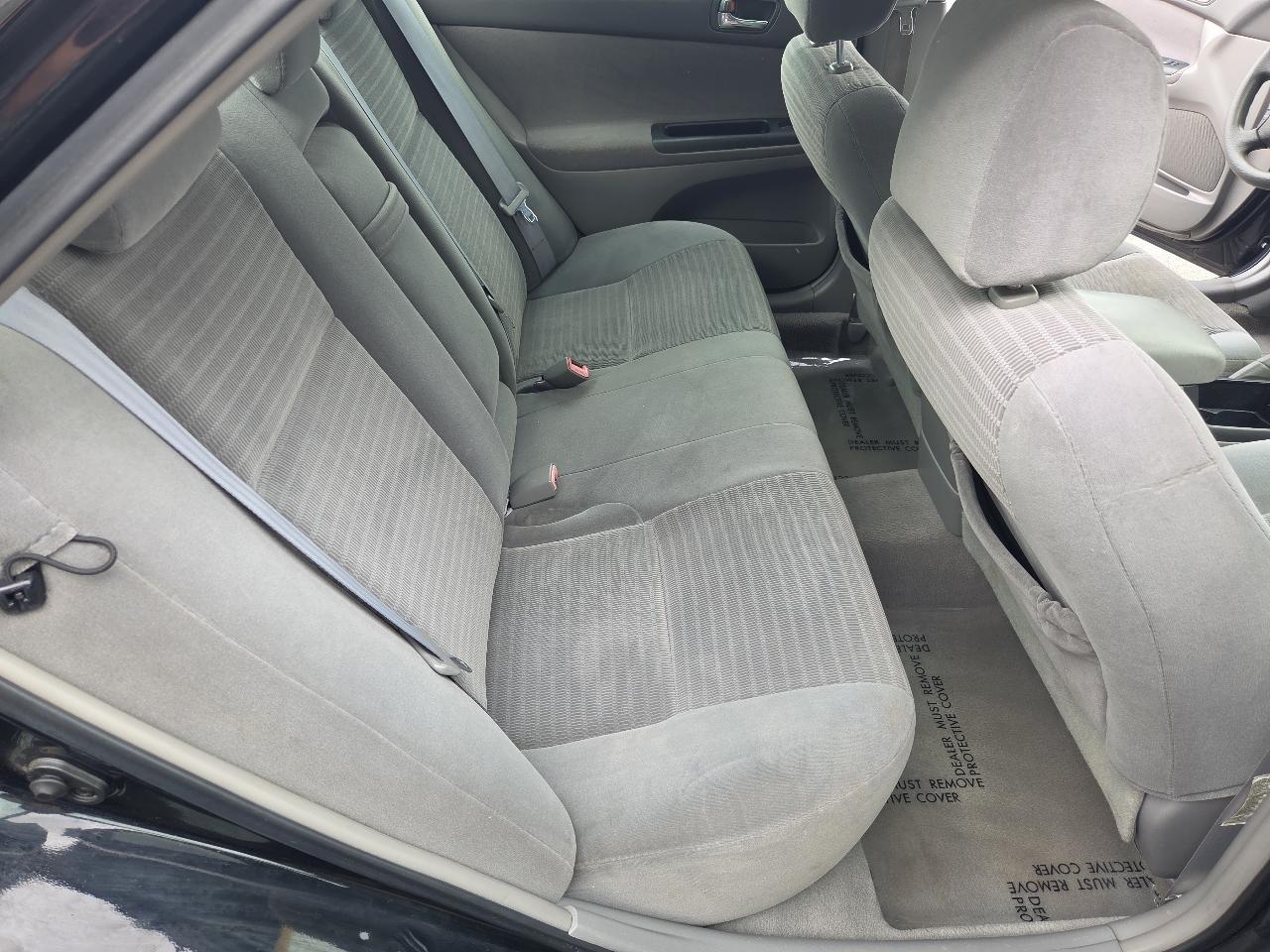 Toyota Camry 4dr Sdn XLE Auto (Natl) 2005