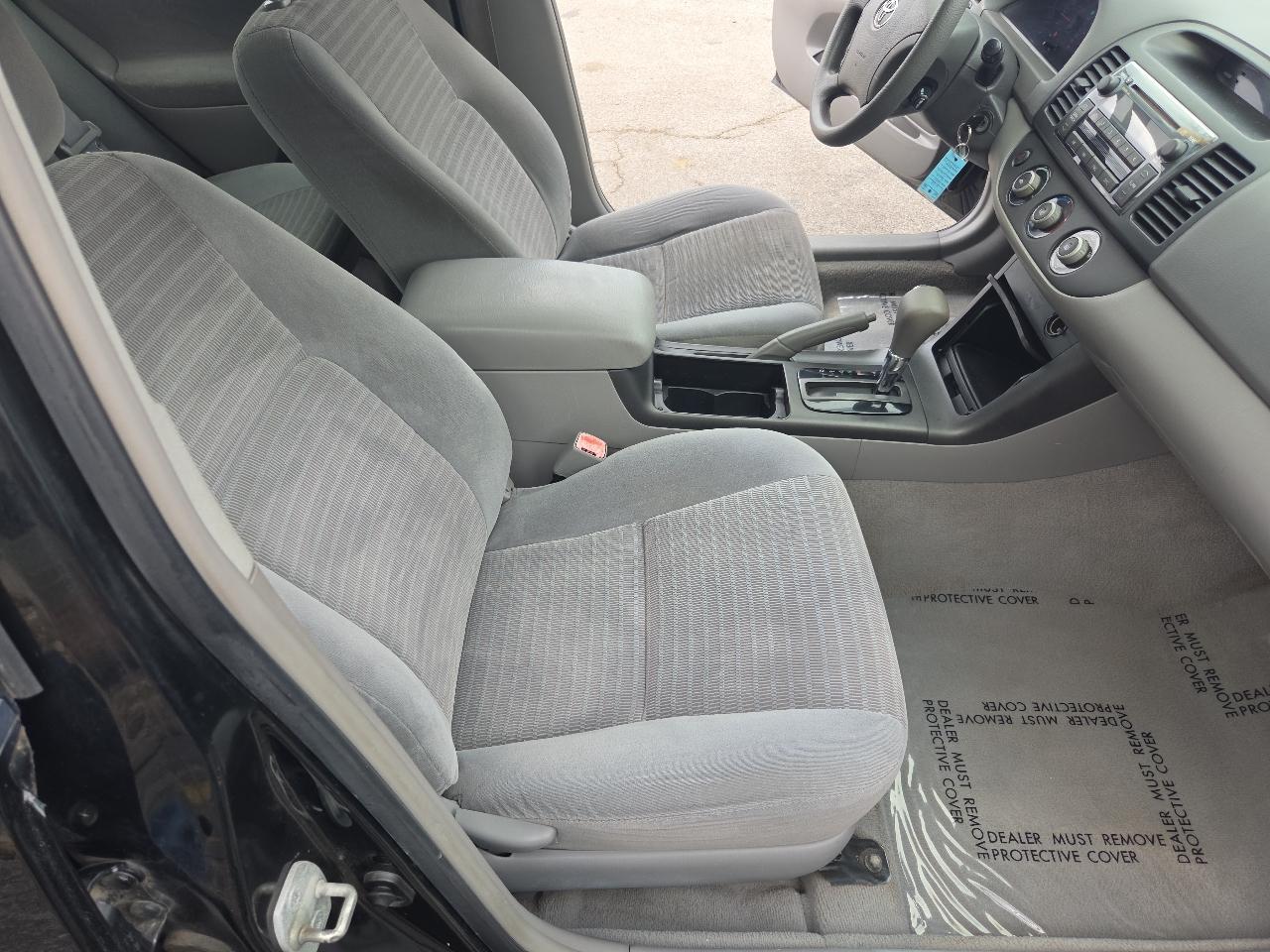 Toyota Camry 4dr Sdn XLE Auto (Natl) 2005