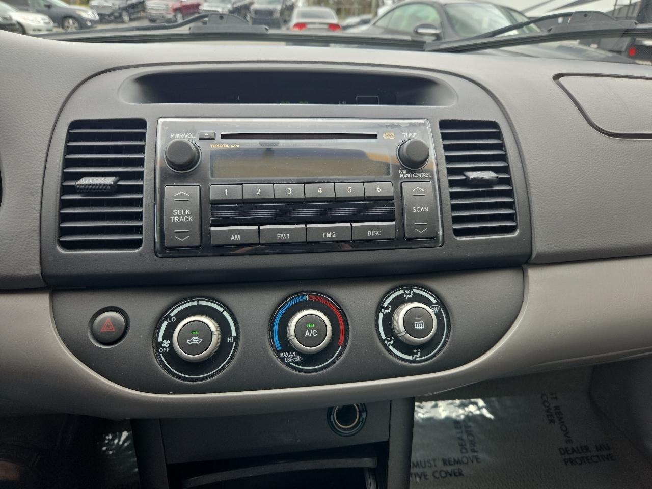 Toyota Camry 4dr Sdn XLE Auto (Natl) 2005