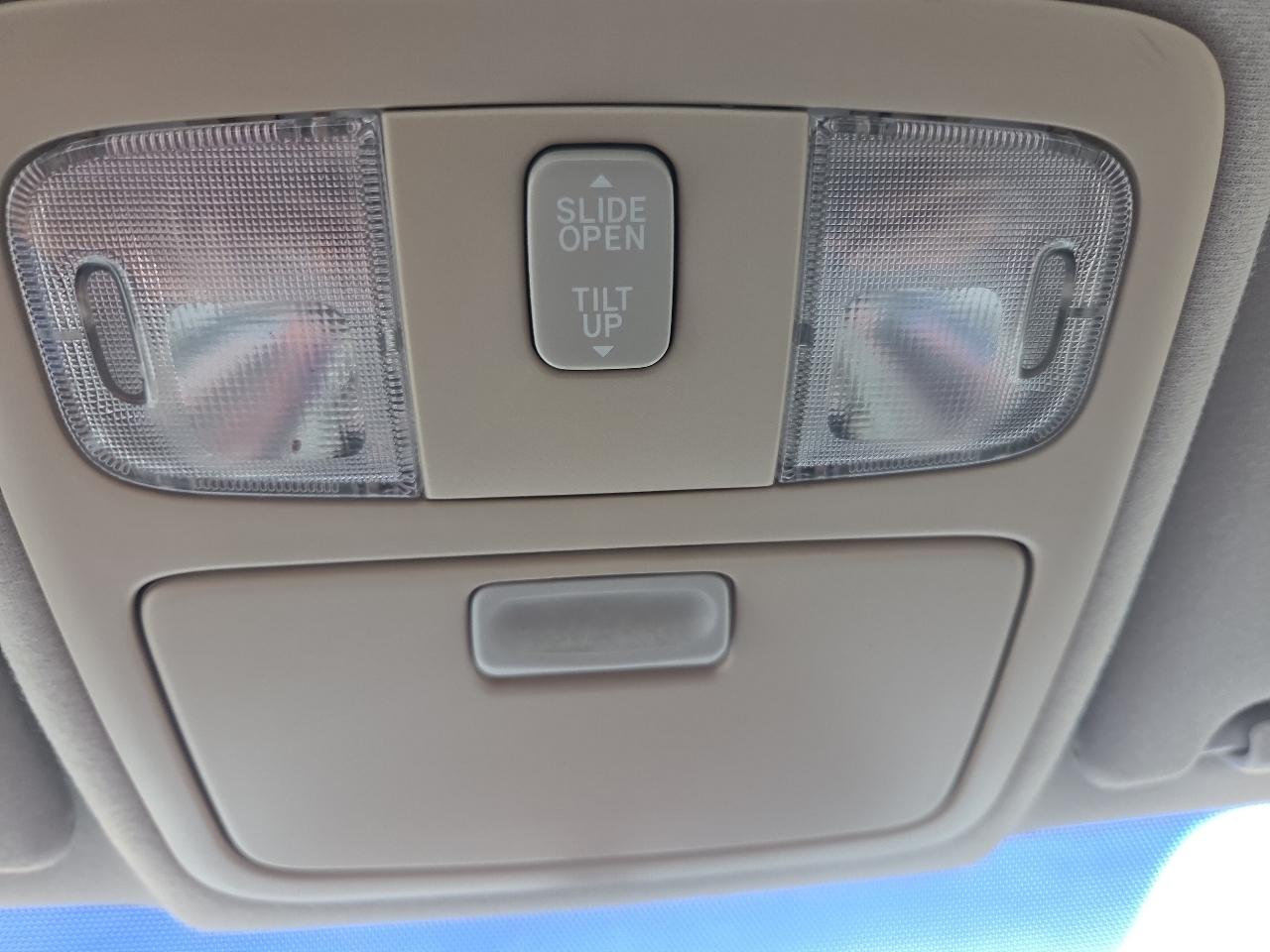 Toyota Camry 4dr Sdn XLE Auto (Natl) 2005