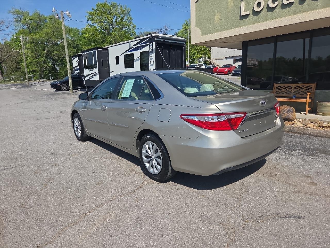 Toyota Camry XLE Auto (Natl) 2017
