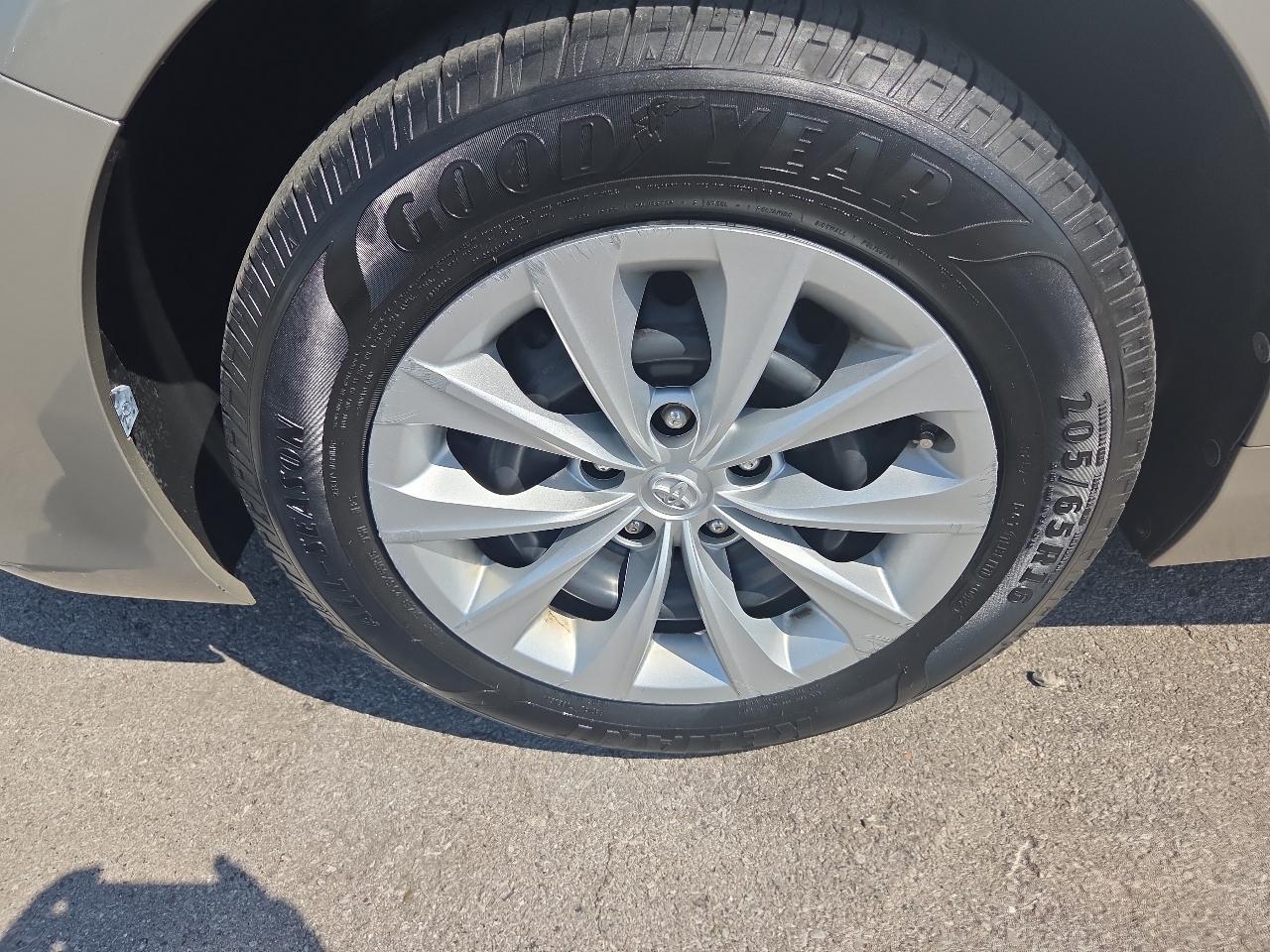 Toyota Camry XLE Auto (Natl) 2017