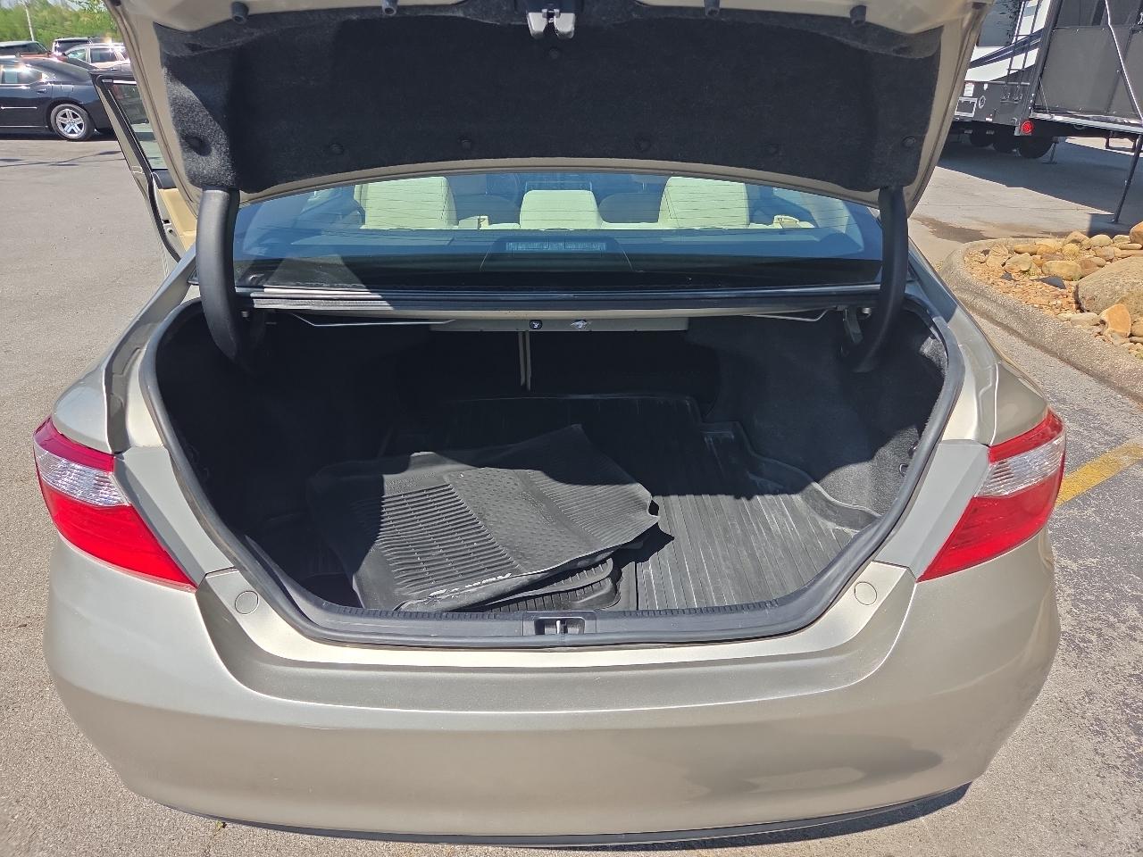 Toyota Camry XLE Auto (Natl) 2017