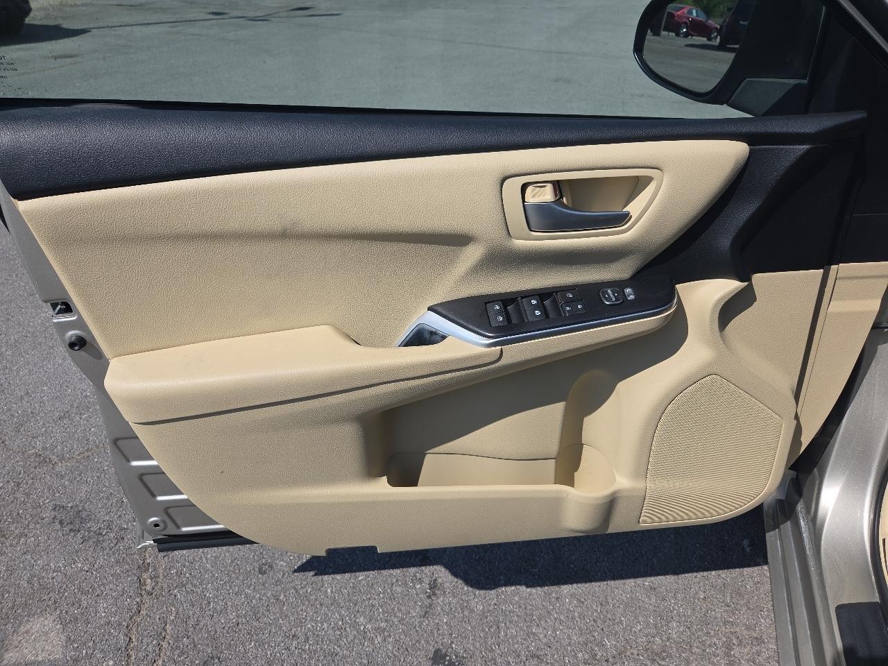 Toyota Camry XLE Auto (Natl) 2017