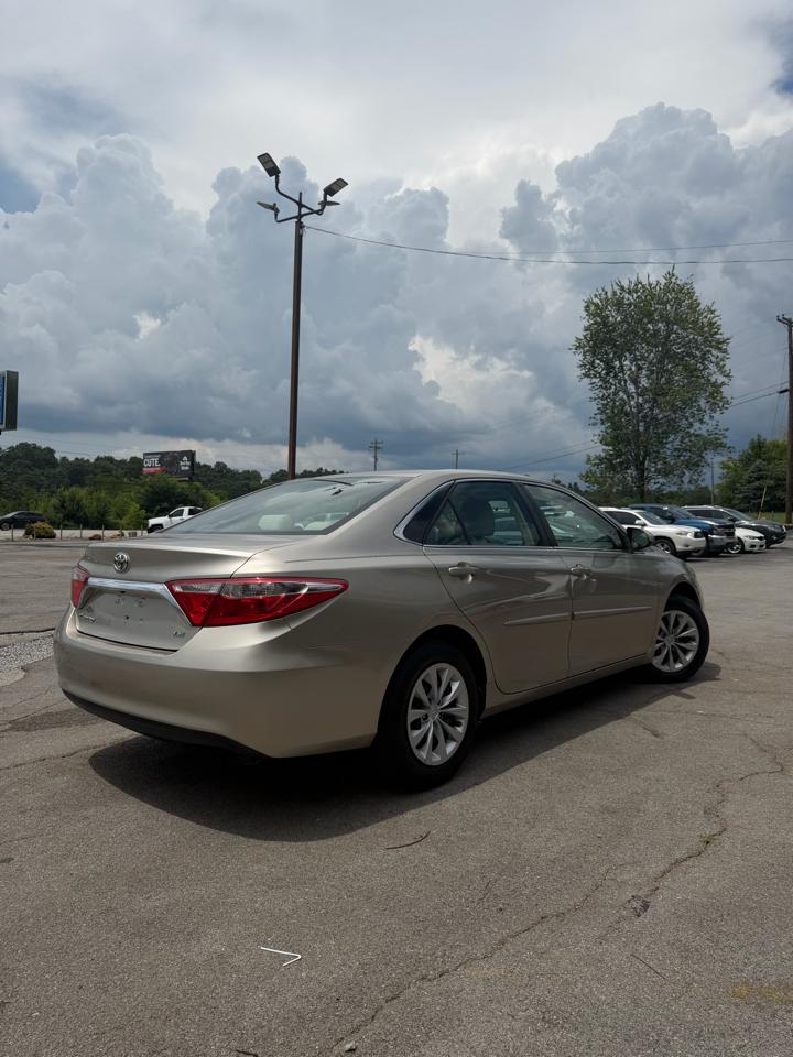 Toyota Camry LE Auto (Natl) 2017