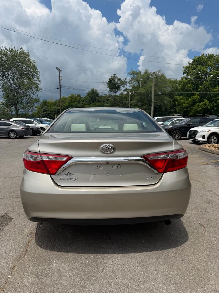 Toyota Camry LE Auto (Natl) 2017