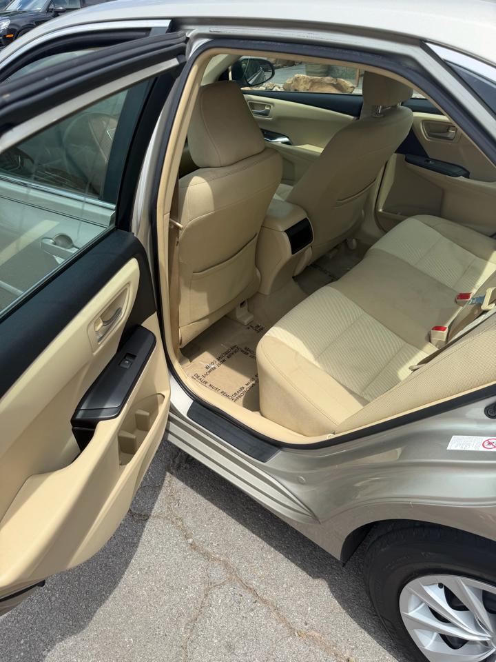 Toyota Camry LE Auto (Natl) 2017