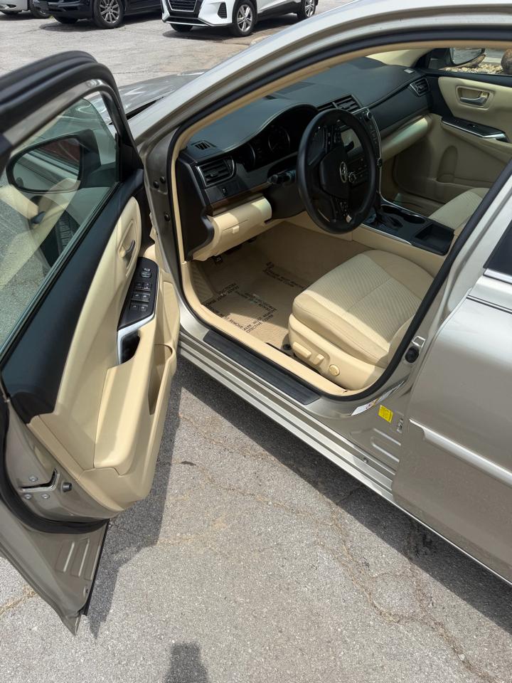 Toyota Camry LE Auto (Natl) 2017