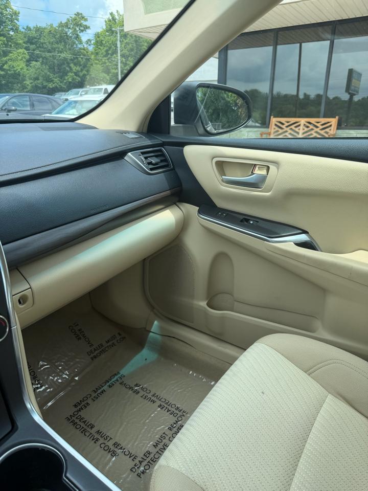 Toyota Camry LE Auto (Natl) 2017
