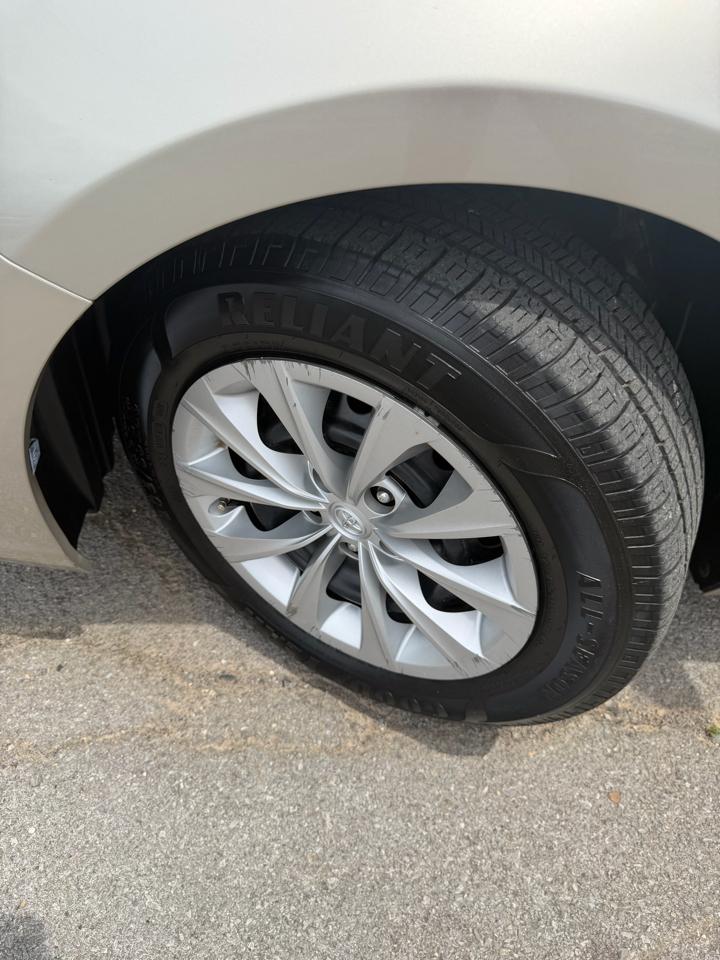 Toyota Camry LE Auto (Natl) 2017