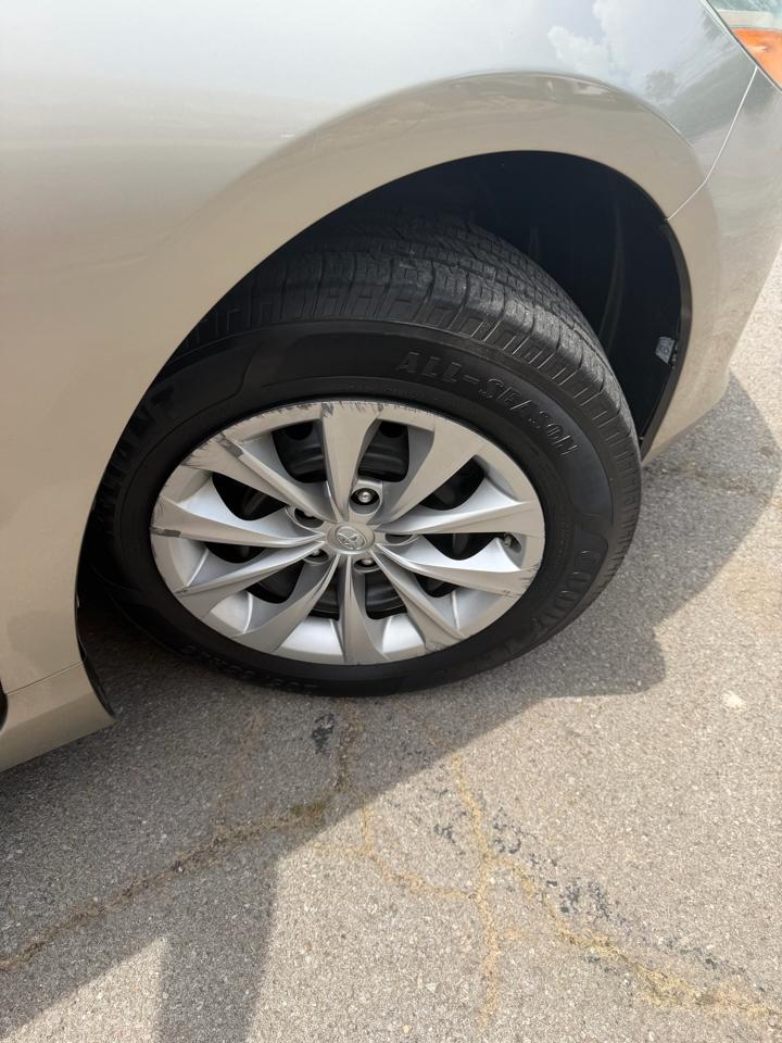 Toyota Camry LE Auto (Natl) 2017
