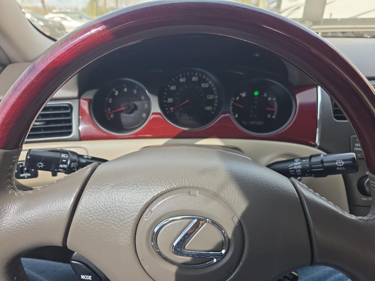 Lexus ES 330 4dr Sdn 2004