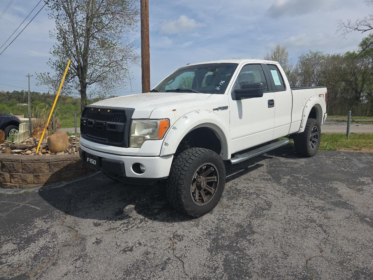 2013 Ford F-150 4WD SuperCab 145" Lariat