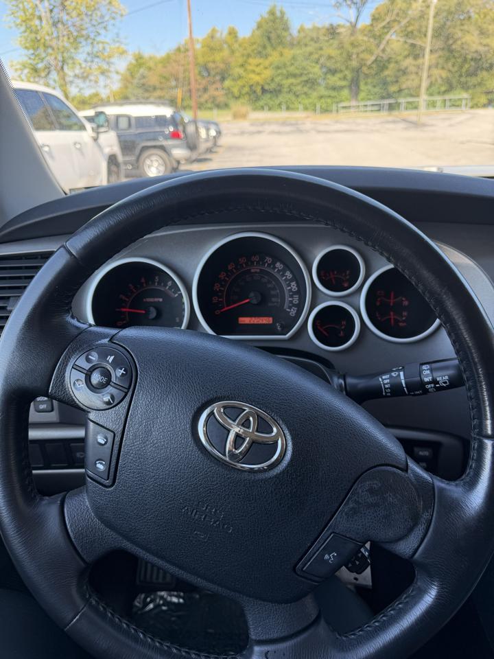 Toyota Sequoia 4WD 4.6L SR5 (Natl) 2012
