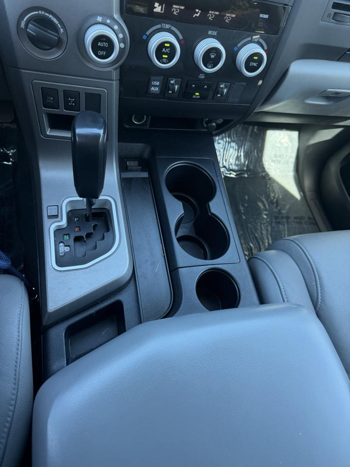 Toyota Sequoia 4WD 4.6L SR5 (Natl) 2012