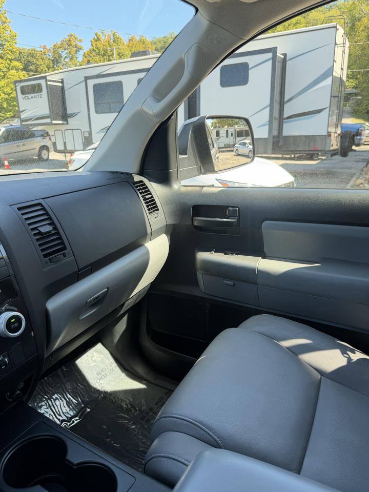 Toyota Sequoia 4WD 4.6L SR5 (Natl) 2012