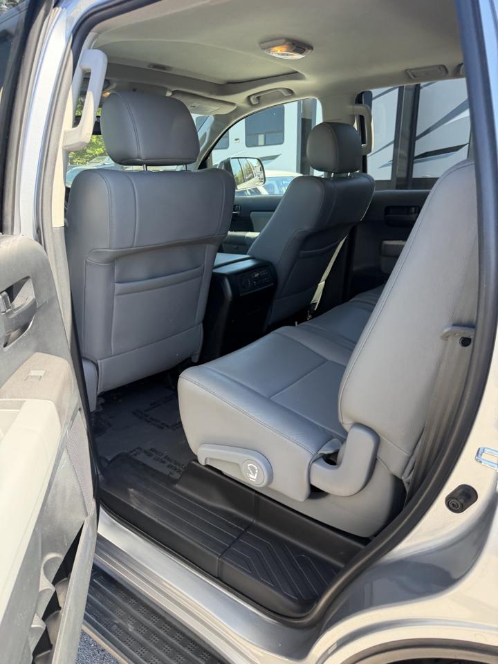 Toyota Sequoia 4WD 4.6L SR5 (Natl) 2012