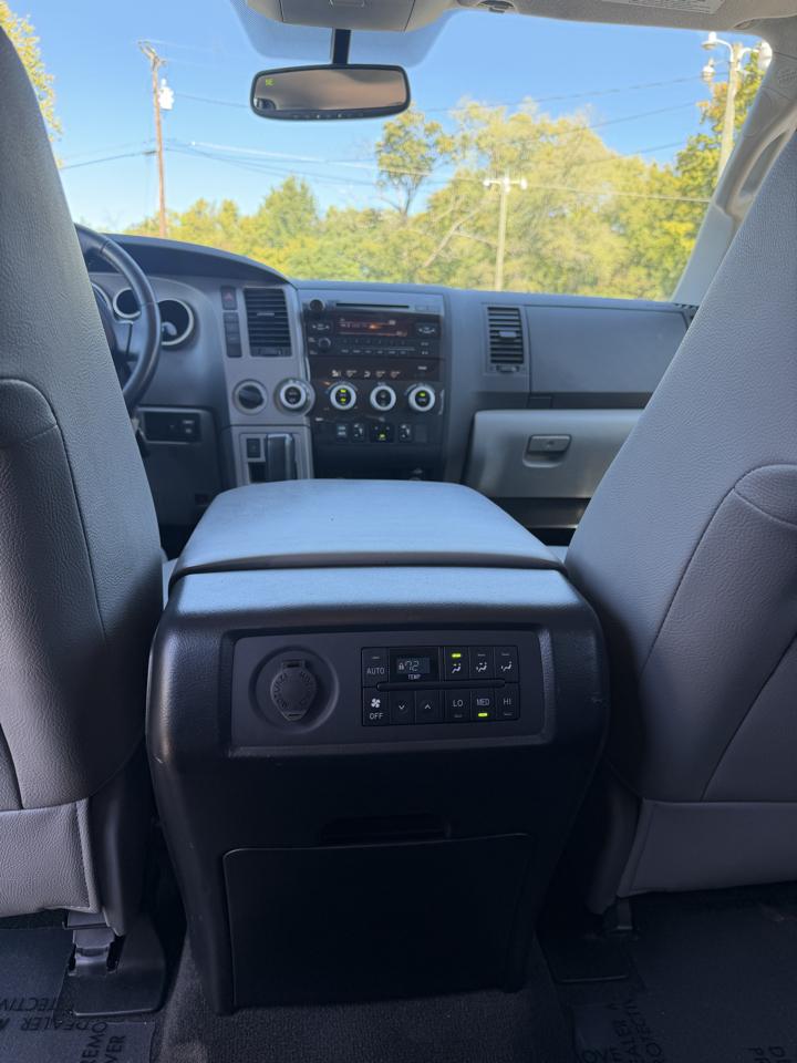Toyota Sequoia 4WD 4.6L SR5 (Natl) 2012