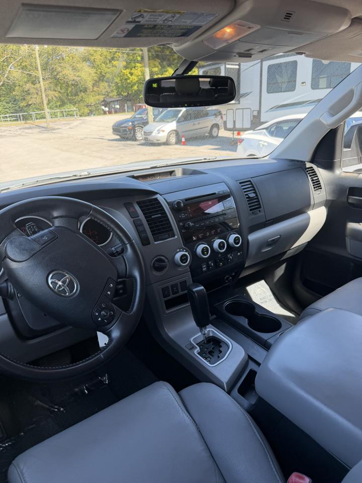 Toyota Sequoia 4WD 4.6L SR5 (Natl) 2012
