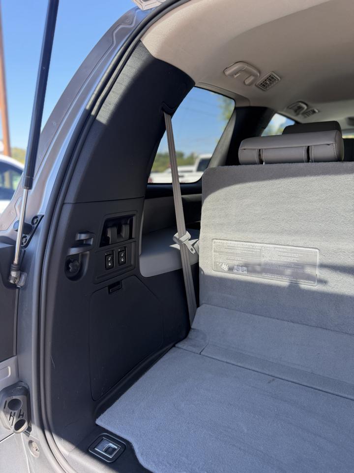 Toyota Sequoia 4WD 4.6L SR5 (Natl) 2012
