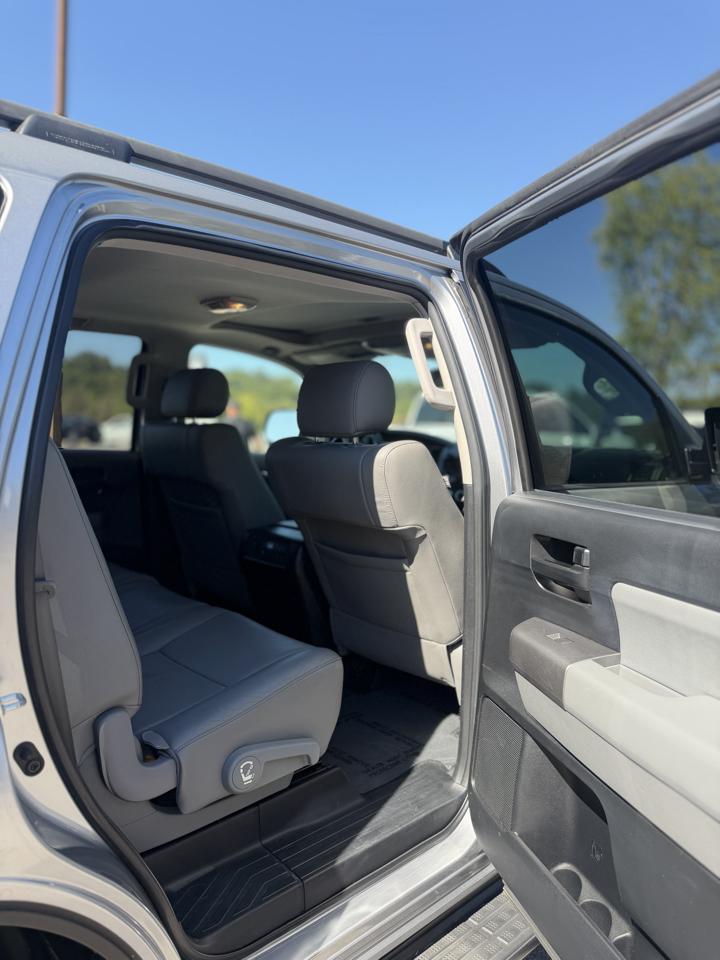 Toyota Sequoia 4WD 4.6L SR5 (Natl) 2012