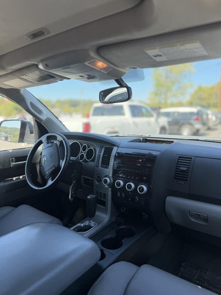Toyota Sequoia 4WD 4.6L SR5 (Natl) 2012
