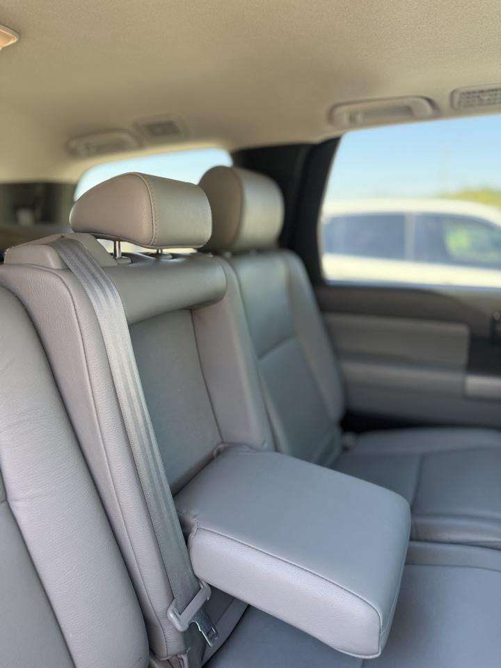 Toyota Sequoia 4WD 4.6L SR5 (Natl) 2012