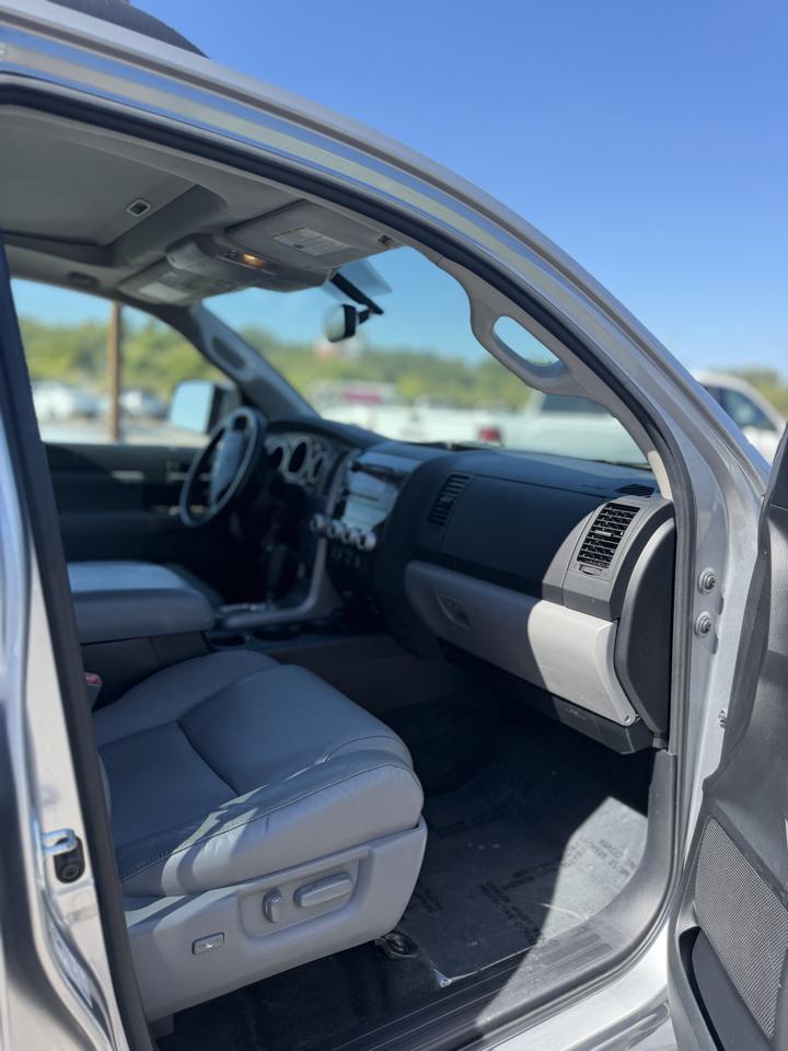 Toyota Sequoia 4WD 4.6L SR5 (Natl) 2012
