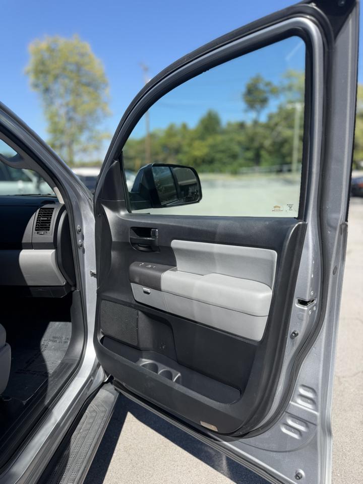 Toyota Sequoia 4WD 4.6L SR5 (Natl) 2012