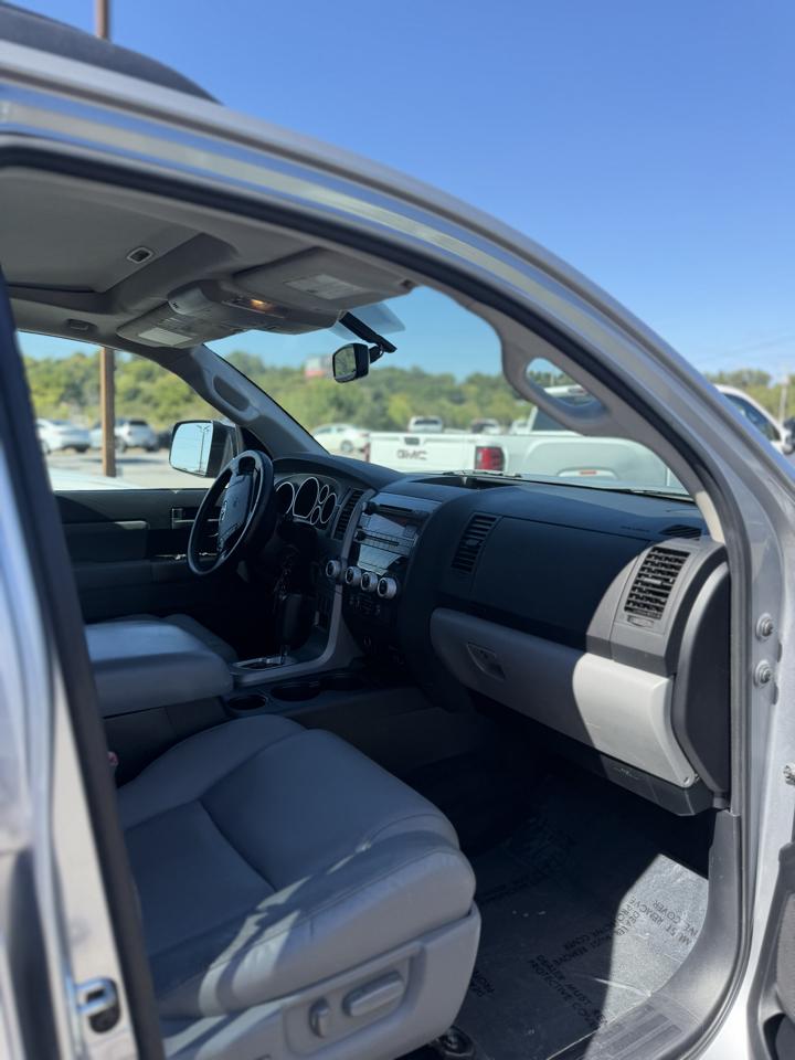 Toyota Sequoia 4WD 4.6L SR5 (Natl) 2012