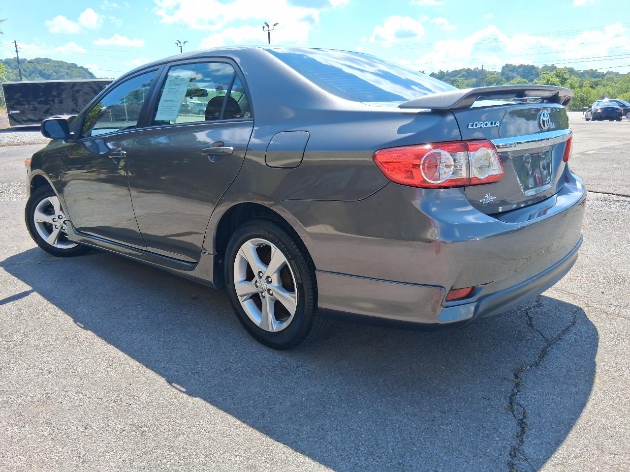 Toyota Corolla 4dr Sdn Auto LE Special Edition (Natl) 2013