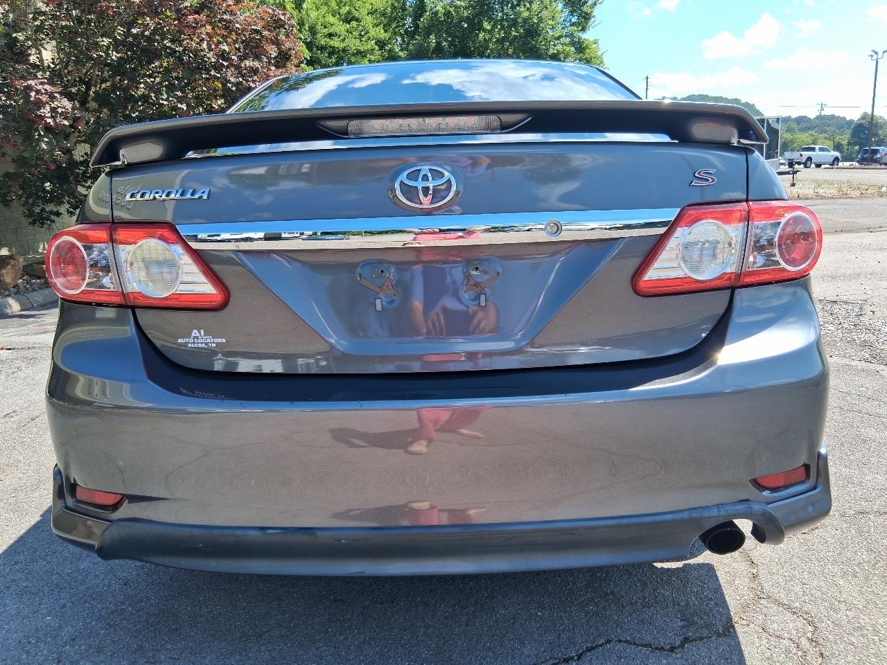 Toyota Corolla 4dr Sdn Auto LE Special Edition (Natl) 2013