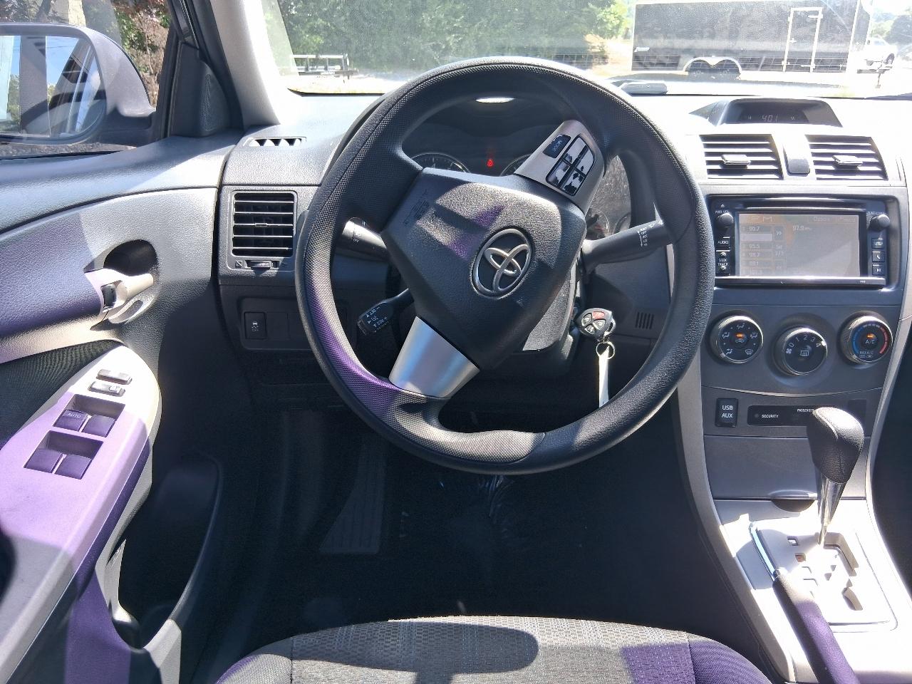 Toyota Corolla 4dr Sdn Auto LE Special Edition (Natl) 2013