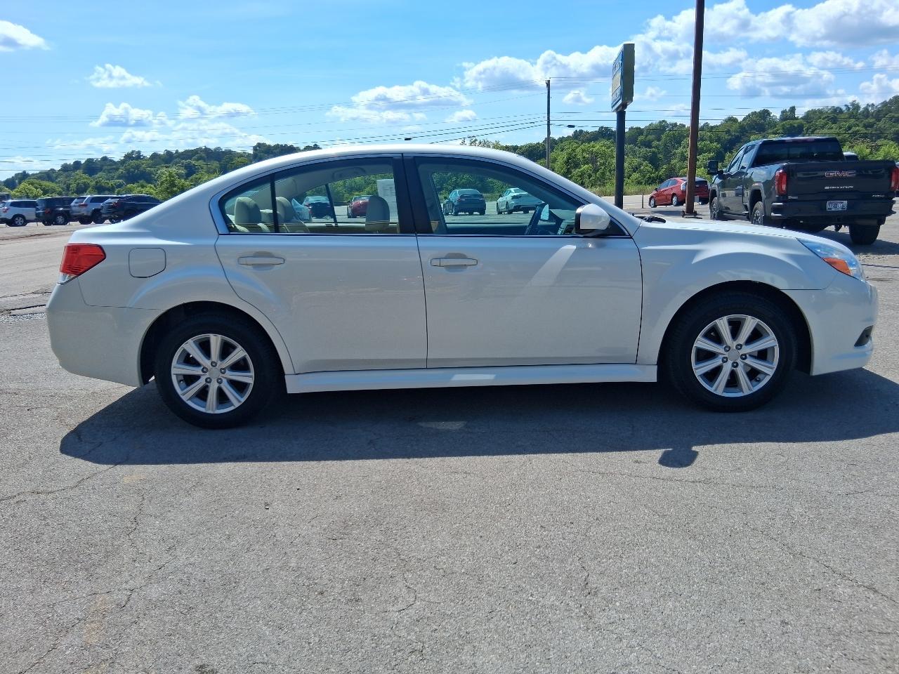Subaru Legacy 4dr Sdn H4 Auto 2.5i Prem 2011