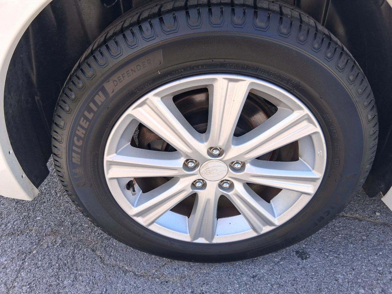 Subaru Legacy 4dr Sdn H4 Auto 2.5i Prem 2011