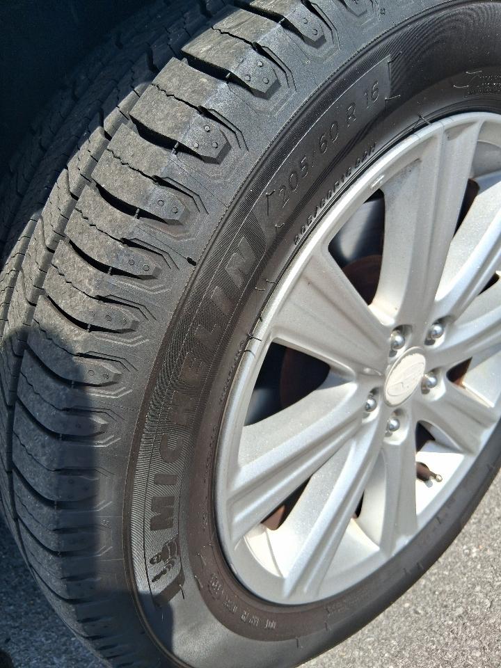Subaru Legacy 4dr Sdn H4 Auto 2.5i Prem 2011