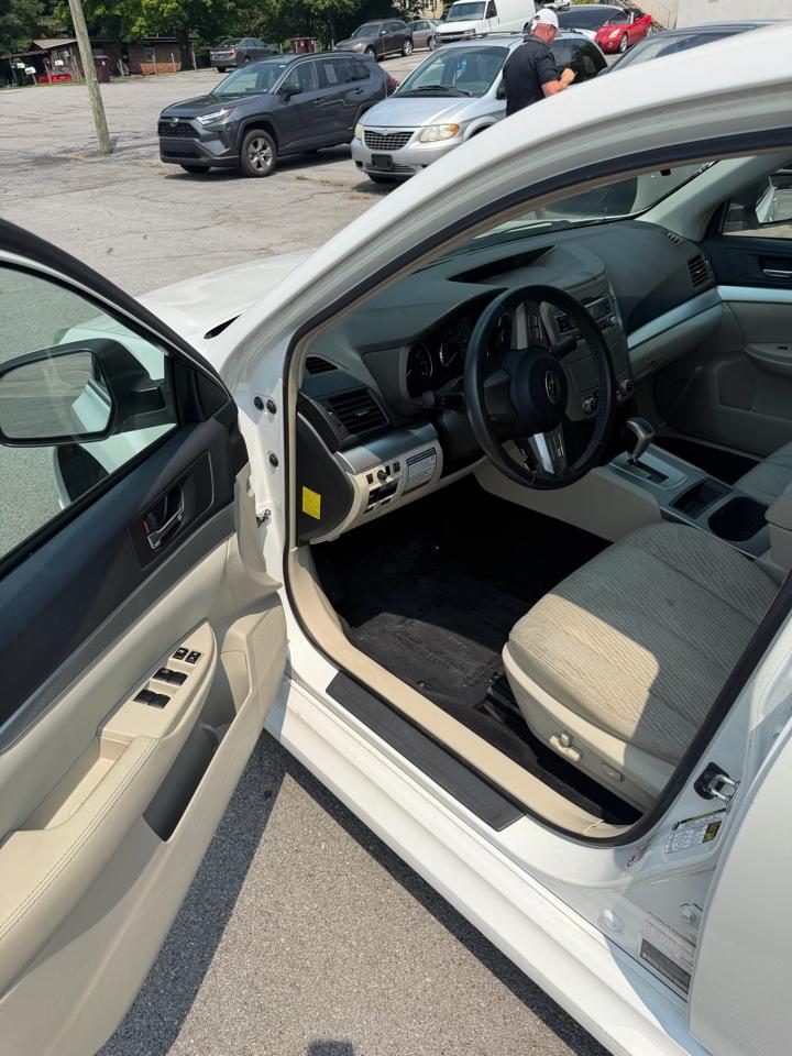 Subaru Legacy 4dr Sdn H4 Auto 2.5i Prem 2011