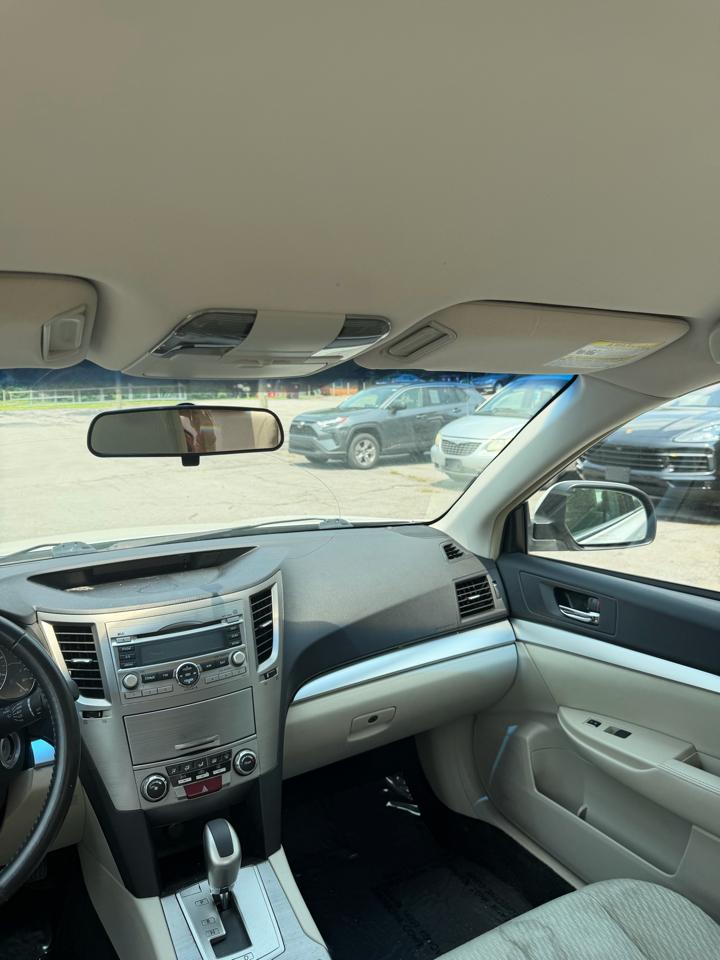 Subaru Legacy 4dr Sdn H4 Auto 2.5i Prem 2011
