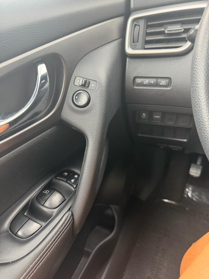 Nissan Rogue FWD 4dr SV 2014